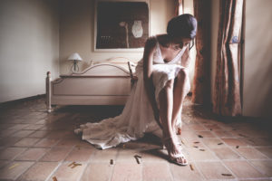 mariage; provence; lorgues; chateau crostes; robe; lorgues, vaucluse