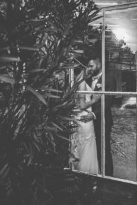 photographe mariage et famille avignon - mariage civils avignon - reportage photo de mariage laïque provence - domaine de mariage en provence - séance photo couple vaucluse - séance engagement mariage - lumière naturelle photographie
