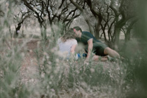 photographe grossesse avignon - séance photo de grossesse vaucluse - séance maternité en provence - photographe lifestyle famille provence - séance grossesse en extérieur vaucluse - lumière naturelle photographie