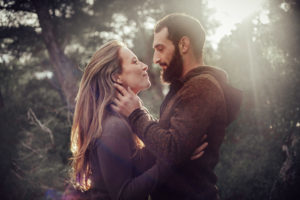 photographe mariage et famille avignon - mariage civil avignon - reportage photo de mariage laïque provence - domaine de mariage en provence - séance photo couple vaucluse - séance engagement mariage - lumière naturelle photographie