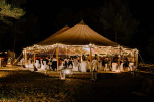 photographe mariage et famille avignon - mariage civils avignon - reportage photo de mariage laïque provence - domaine de mariage en provence - séance photo couple vaucluse - séance engagement mariage - lumière naturelle photographie