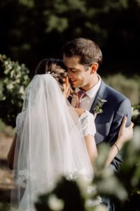 photographe mariage et famille avignon - mariage civils avignon - reportage photo de mariage laïque provence - domaine de mariage en provence - séance photo couple vaucluse - séance engagement mariage - lumière naturelle photographie