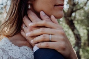 photographe mariage avignon - reportage photo de mariage provence - domaine de mariage provence - photographe lifestyle avignon - lumière naturelle photographie - photographe mariage vaucluse -