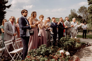 photographe mariage et famille avignon - mariage civils avignon - reportage photo de mariage laïque provence - domaine de mariage en provence - séance photo couple vaucluse - séance engagement mariage - lumière naturelle photographie